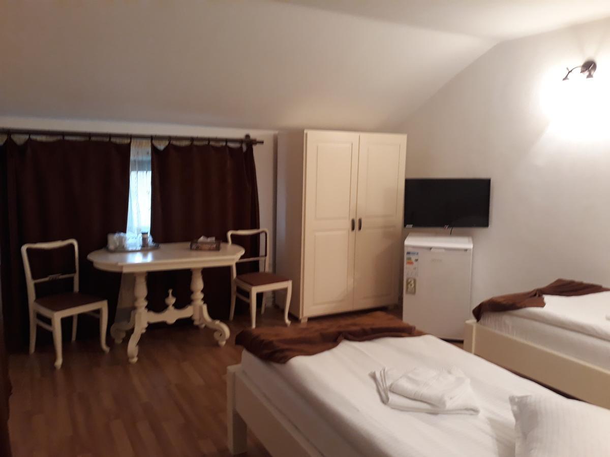 Casa Craiova Nuova Hotel Bagian luar foto