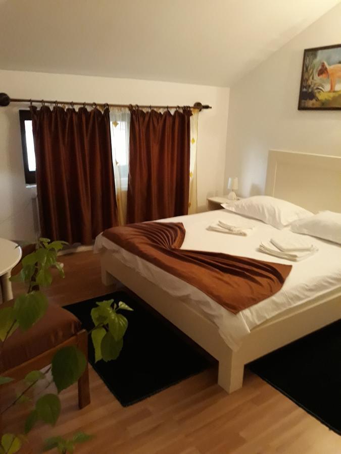 Casa Craiova Nuova Hotel Bagian luar foto